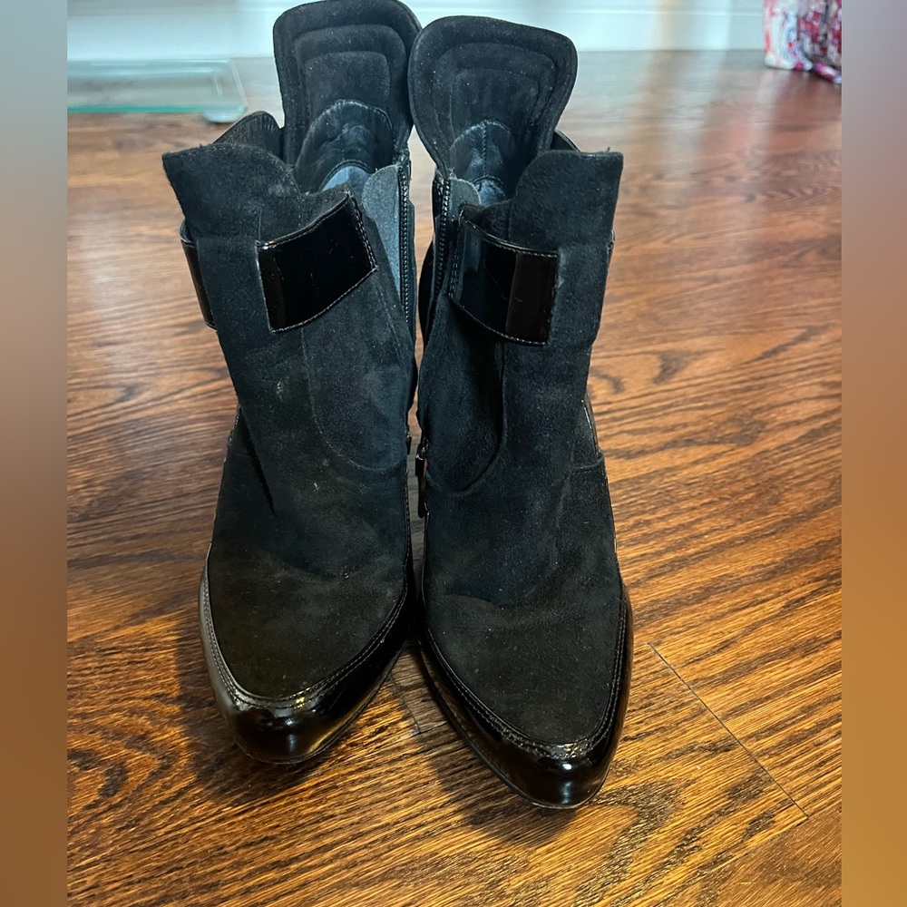 Pour La Victoire Black Suede Patent Trim Ankle Boots Size 7